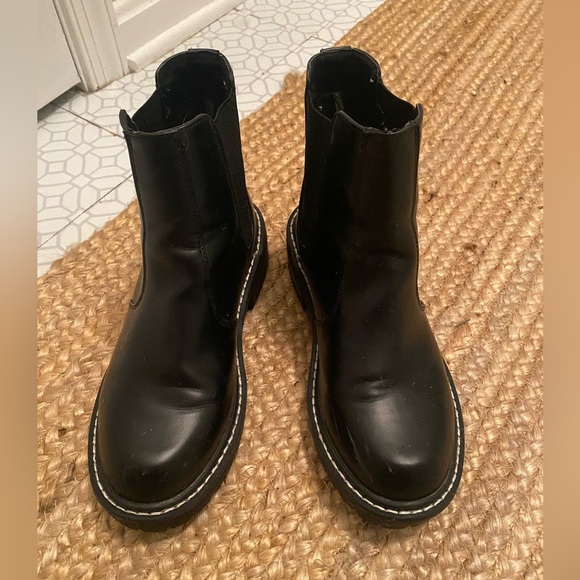 Forever 21 Black Chunky High Ankle Boots Size 8W - Picture 2 of 10